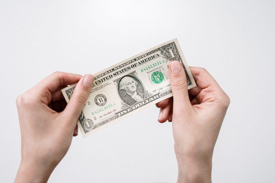 Illustration of How Dollar-Cost Averaging Changes the Way People Handle Market Volatility