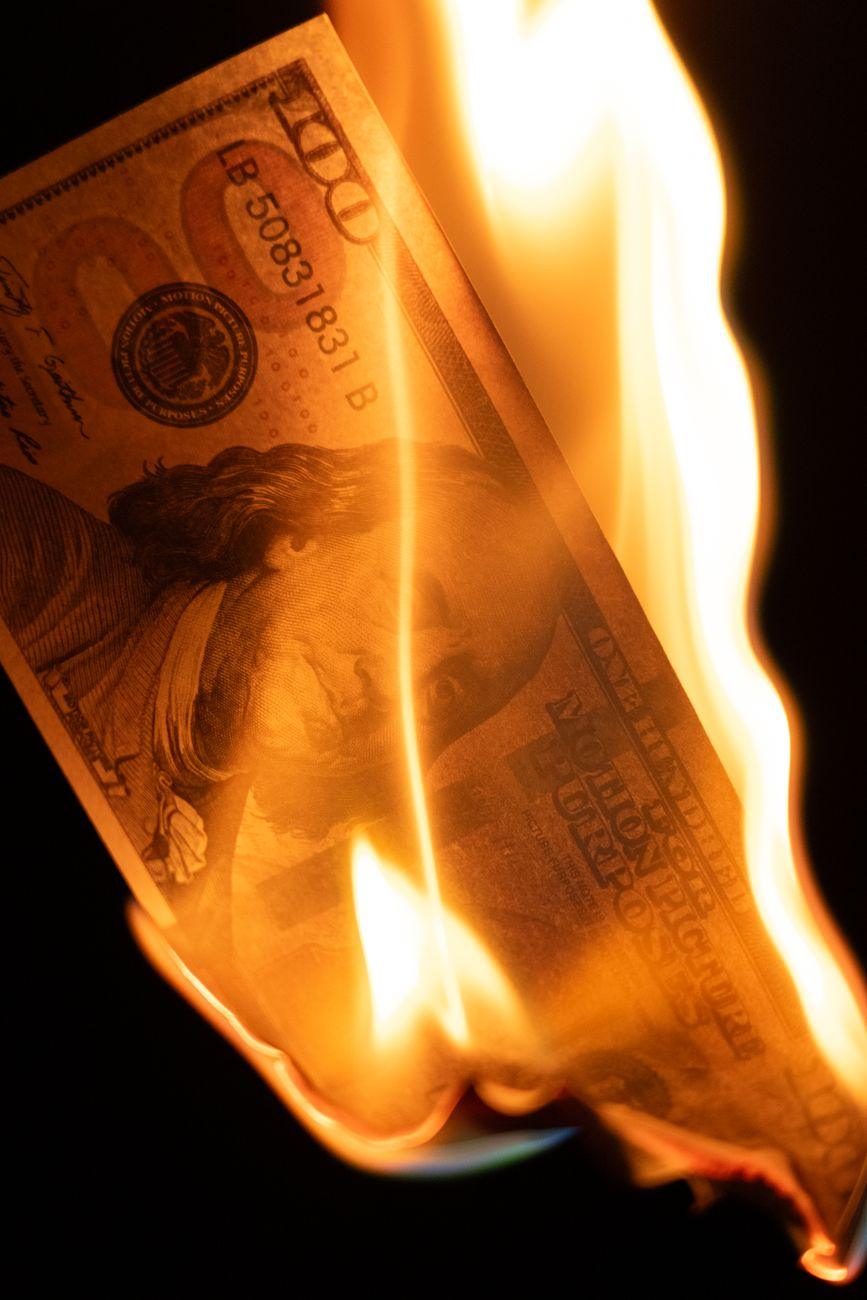Illustration of How Inflation Quietly Erodes Cash Sitting Outside the Market