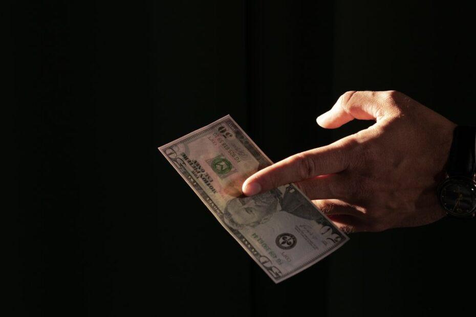 Illustration of How Peer-to-Peer Lending Compares to Traditional Fixed-Income Investing