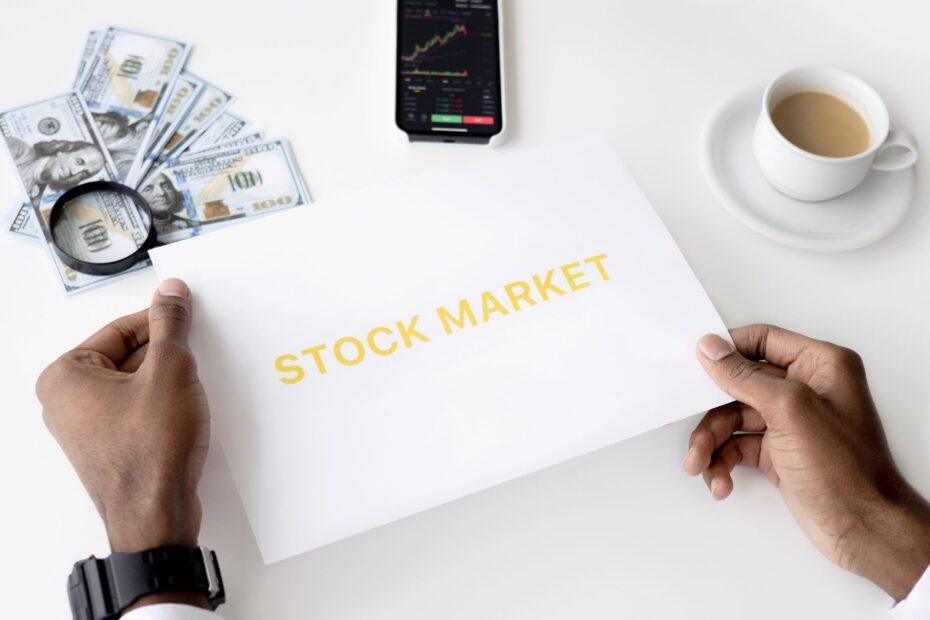 Illustration of How Portfolio Diversification Works Across Stocks, Bonds, and Real Estate