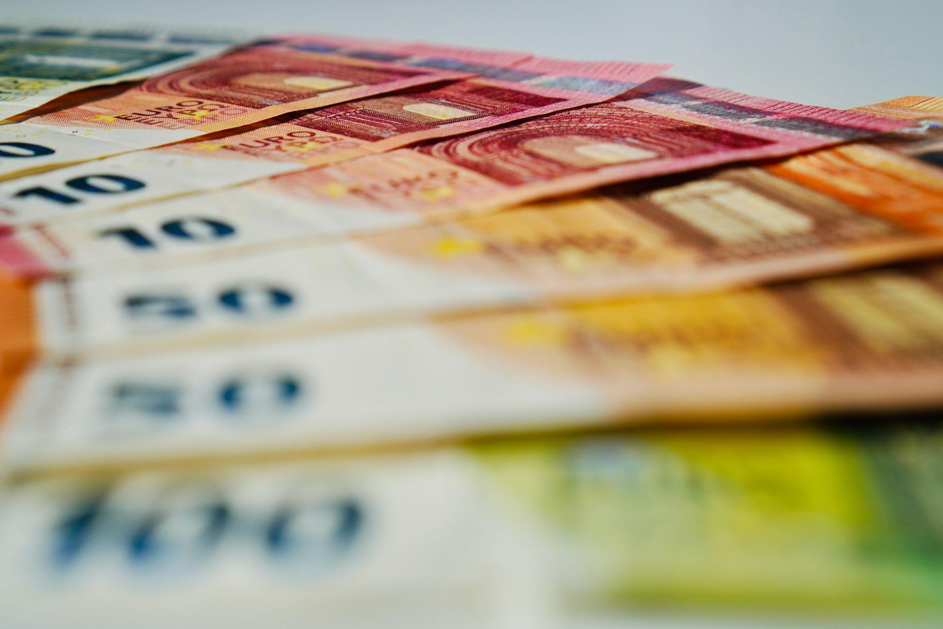 Illustration of The Case for Investing a Lump Sum Versus Spreading It Out