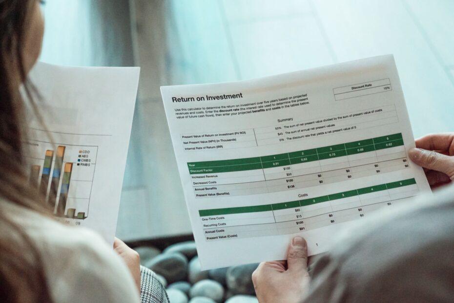 Illustration of The Difference Between ETFs and Mutual Funds Most People Overlook