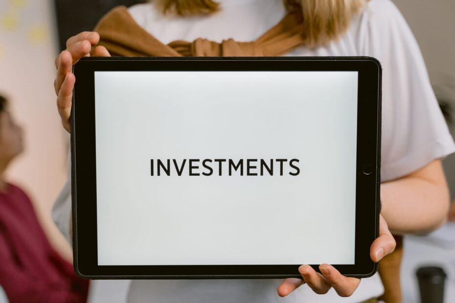 Illustration of The Difference Between Investing for Growth and Investing for Income