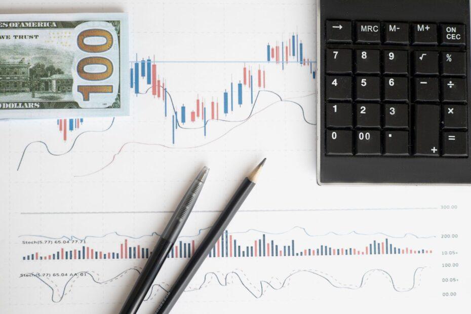 Illustration of The Difference Between Passive Income and Active Trading Strategies