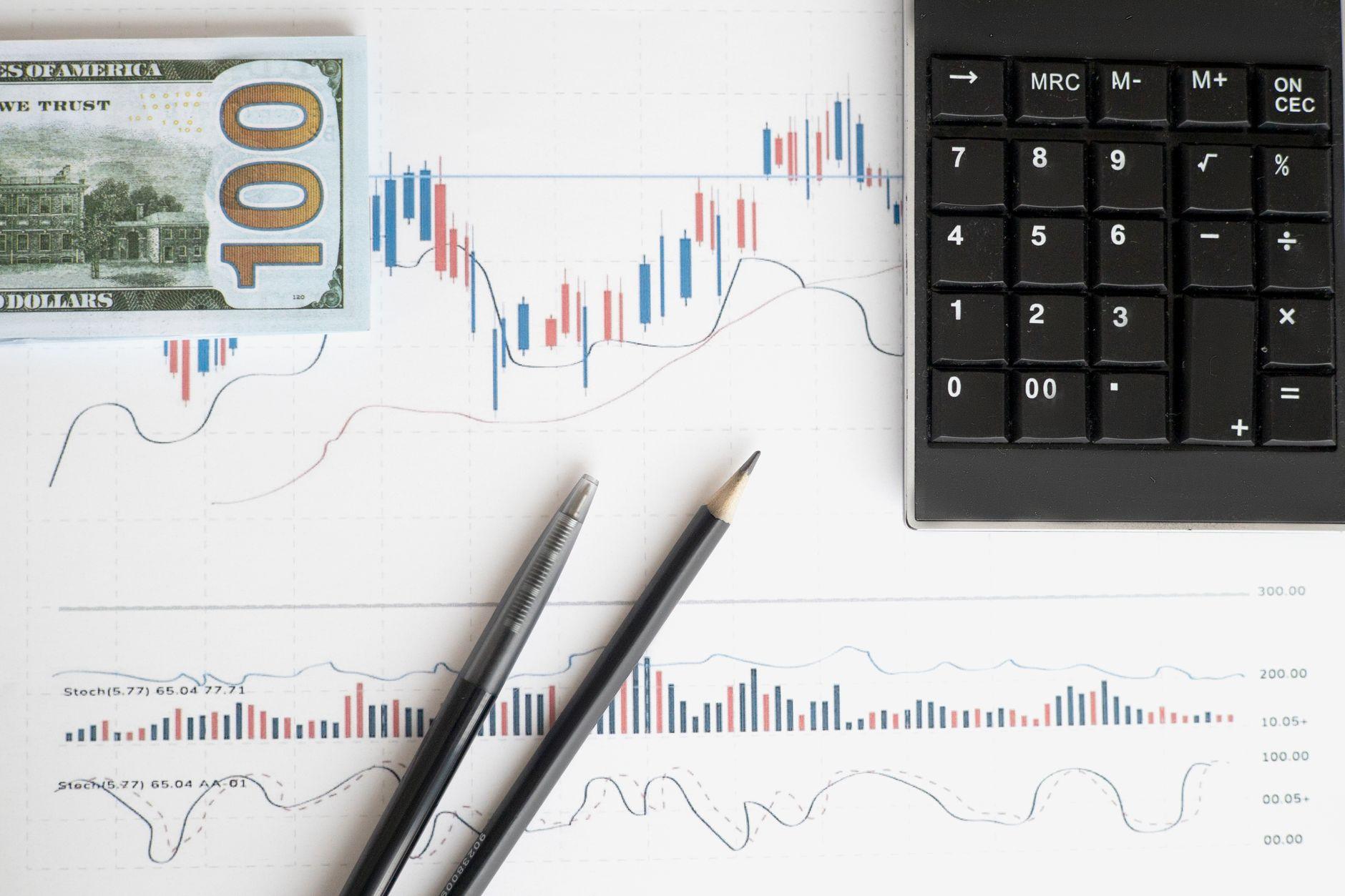 Illustration of The Difference Between Passive Income and Active Trading Strategies
