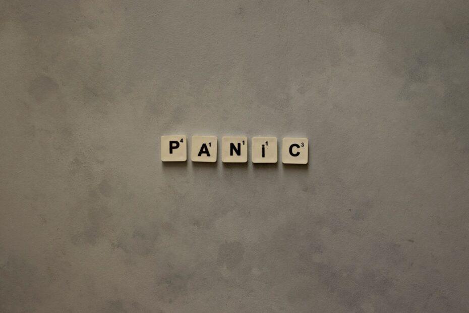 Illustration of The Psychology Behind Panic Selling During Market Corrections