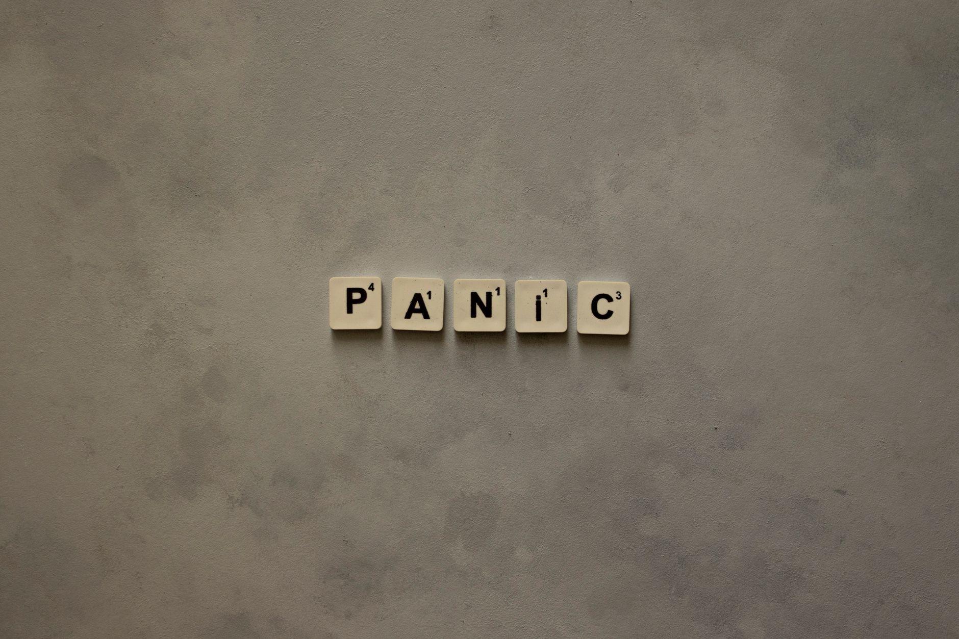 Illustration of The Psychology Behind Panic Selling During Market Corrections