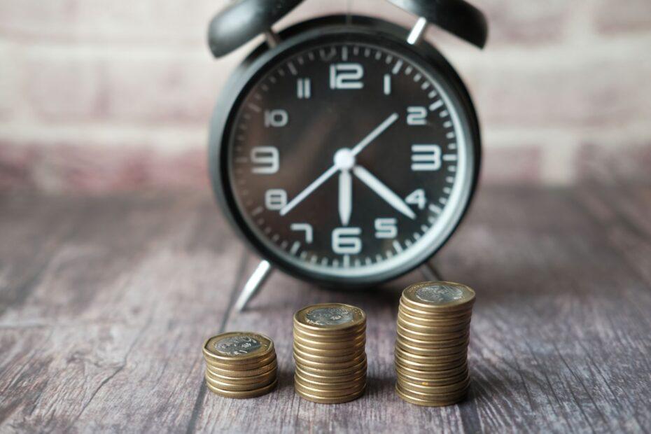 Illustration of The Quiet Power of Compound Interest Over Long Investment Timelines