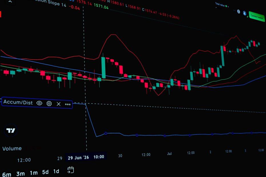 Illustration of Why Alternative Investments Attract Investors Beyond Traditional Markets